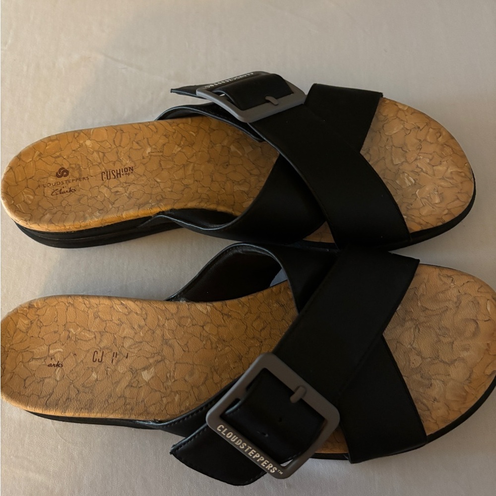 Clarks Cloudstoppers Black Sandals with Silver Buckle size 9 1/2 Cushion Comfort - Picture 2 of 7